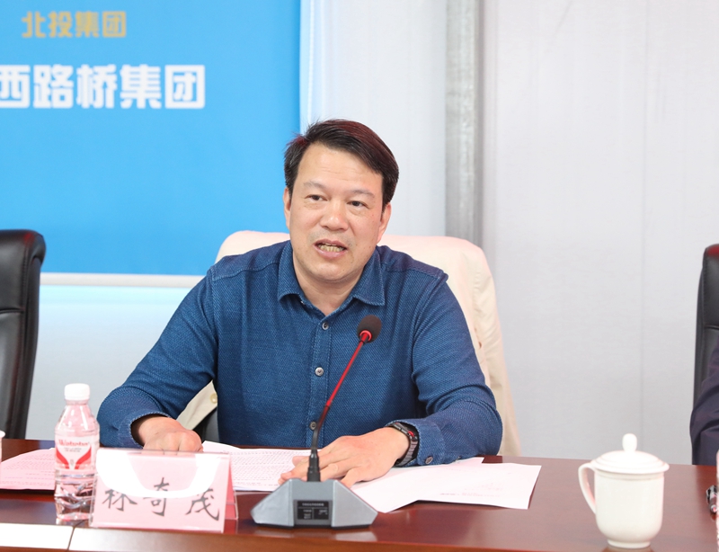 圖4:林奇茂主持會(huì)議并講話.JPG